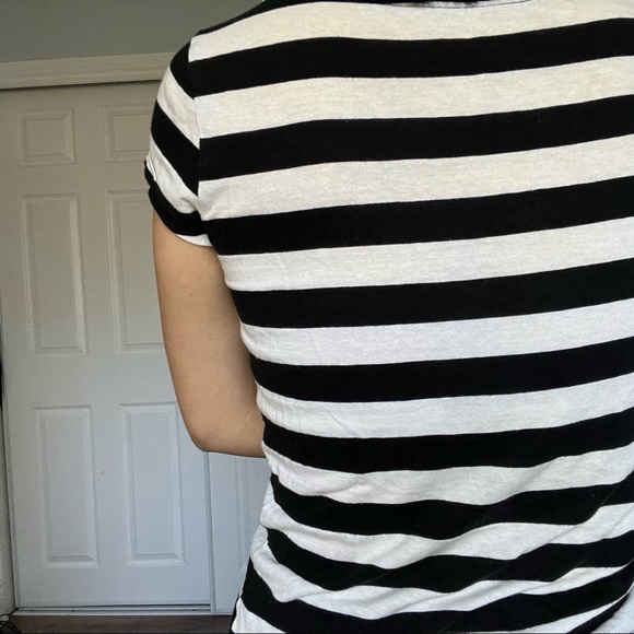 [🔥2 for $30 🔥] Club Monaco Black & White Striped V-Neck Tee. Women’s size S. - Picture 2 of 8